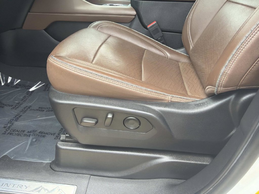 Used 2023 Chevrolet Suburban High Country w/ LPO, Illumination Package RWD image 20