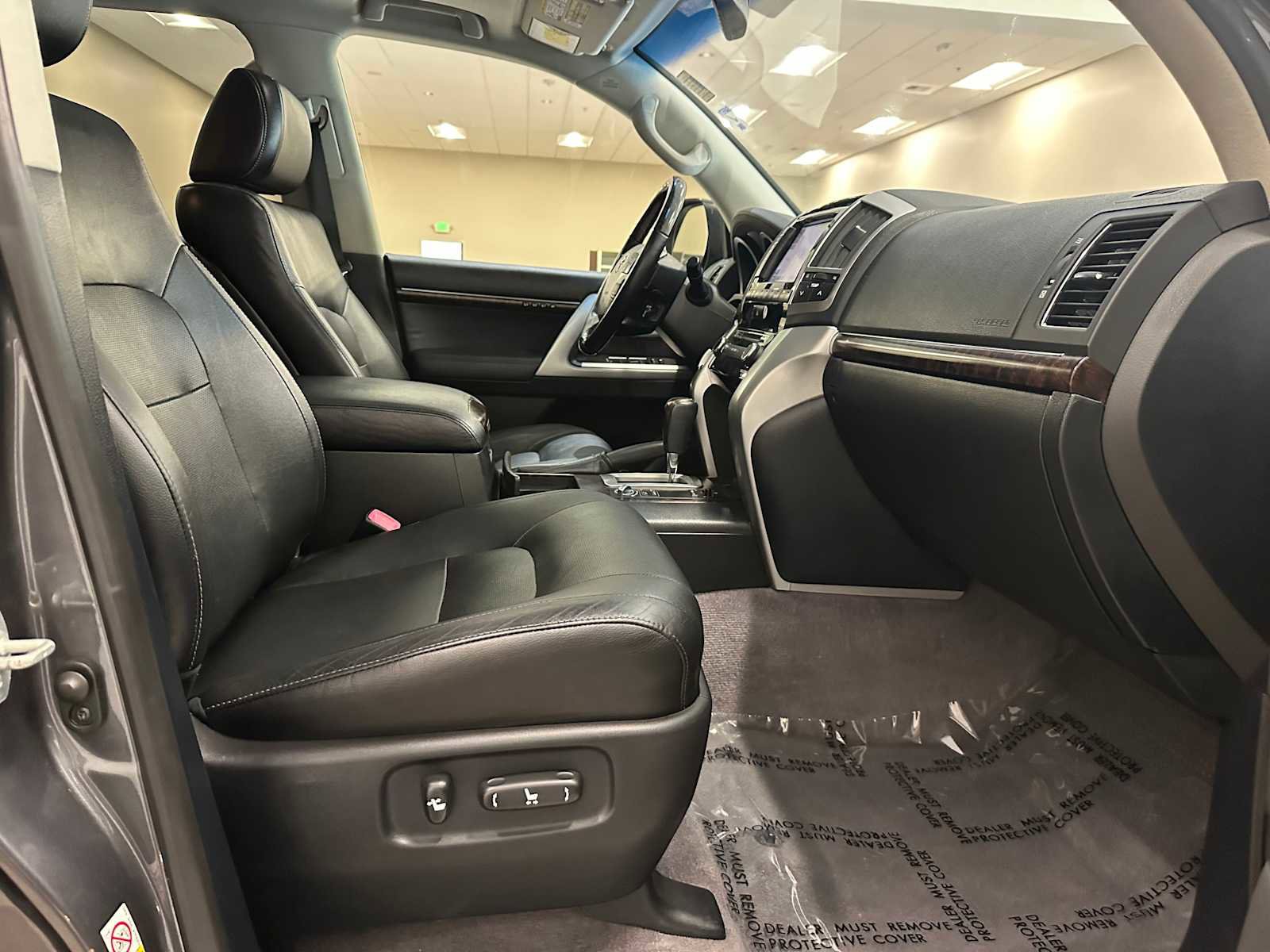 Used 2013 Toyota Land Cruiser AWD/4WD image 45