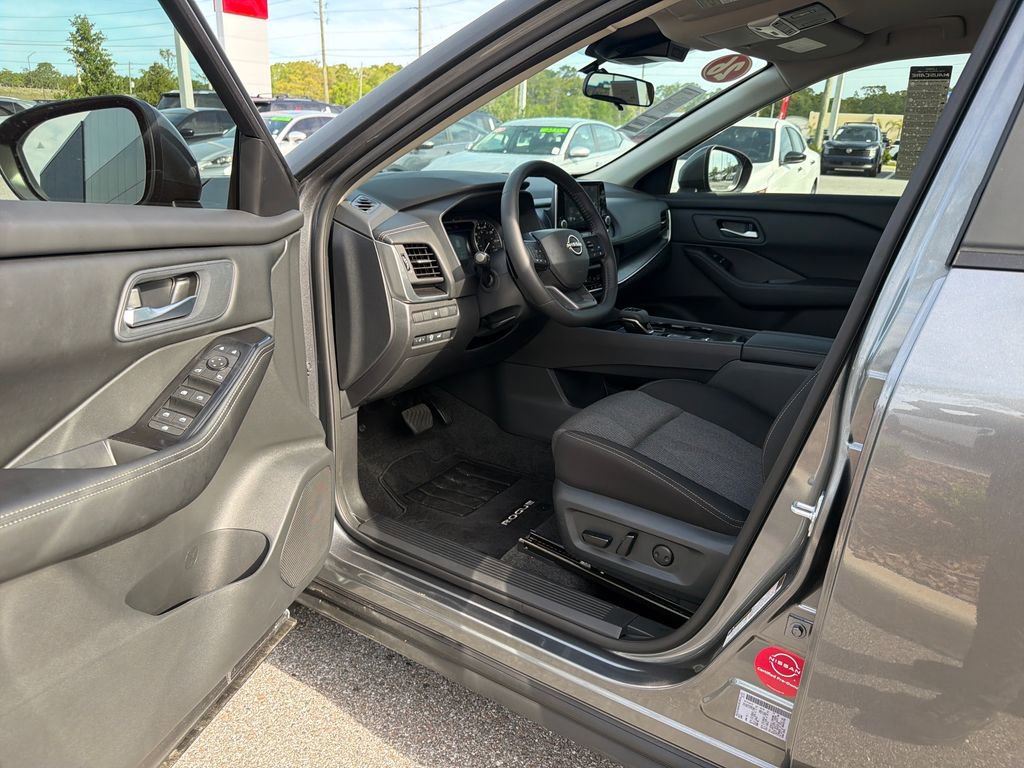 Certified 2026 Nissan Rogue SV FWD image 12
