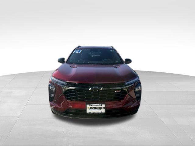 Used 2024 Chevrolet Trax RS w/ Sunroof Package FWD image 2