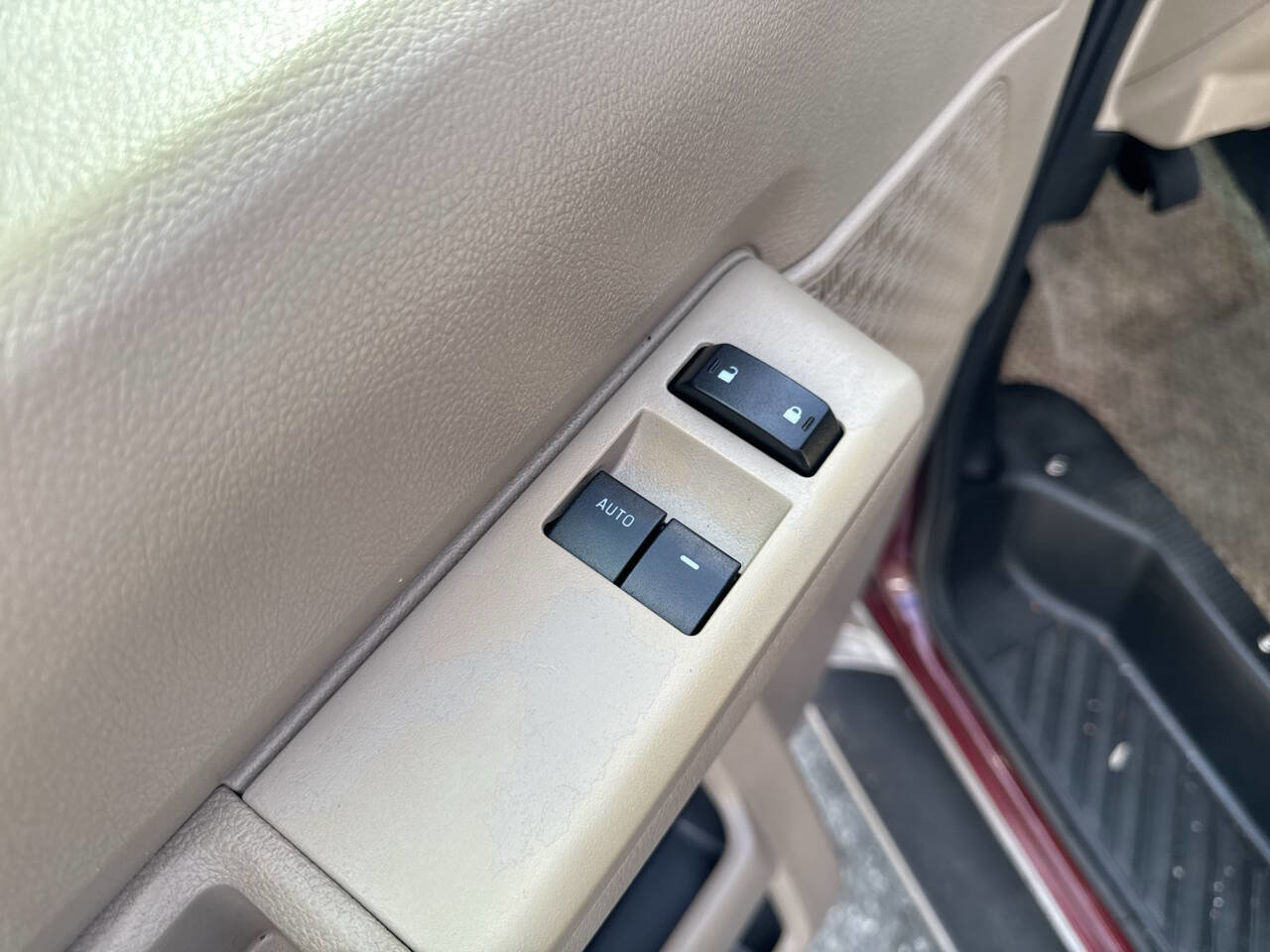 Used 2011 Ford E-150 and Econoline 150 w/ Premium Van Group RWD image 33