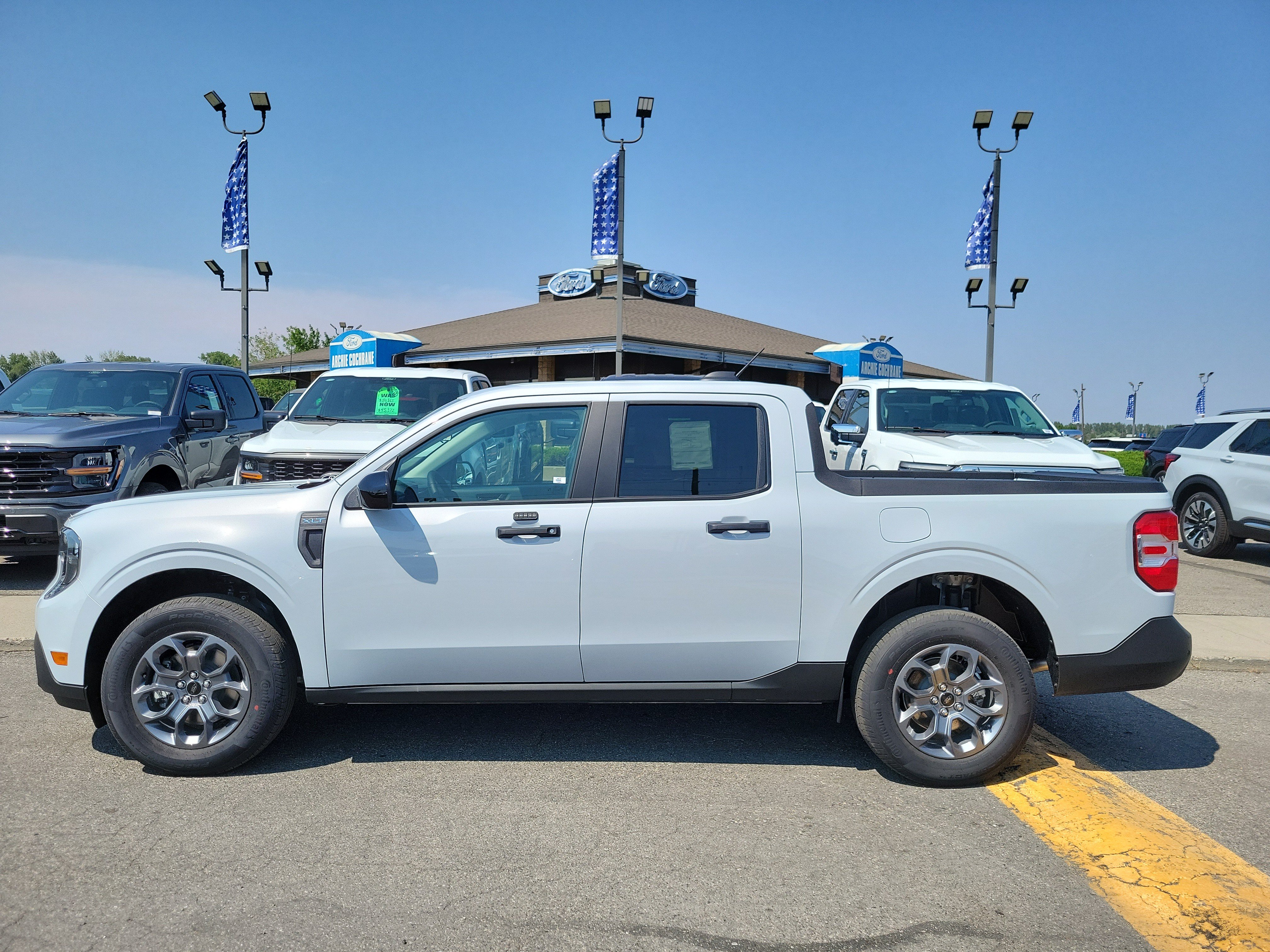 New 2026 Ford Maverick XLT w/ Equipment Group 301A AWD/4WD image 2