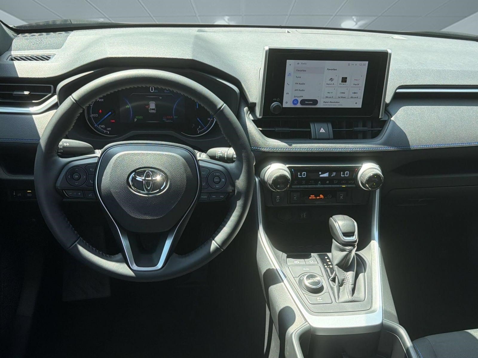 Used 2025 Toyota RAV4 SE w/ Convenience Package AWD/4WD image 29