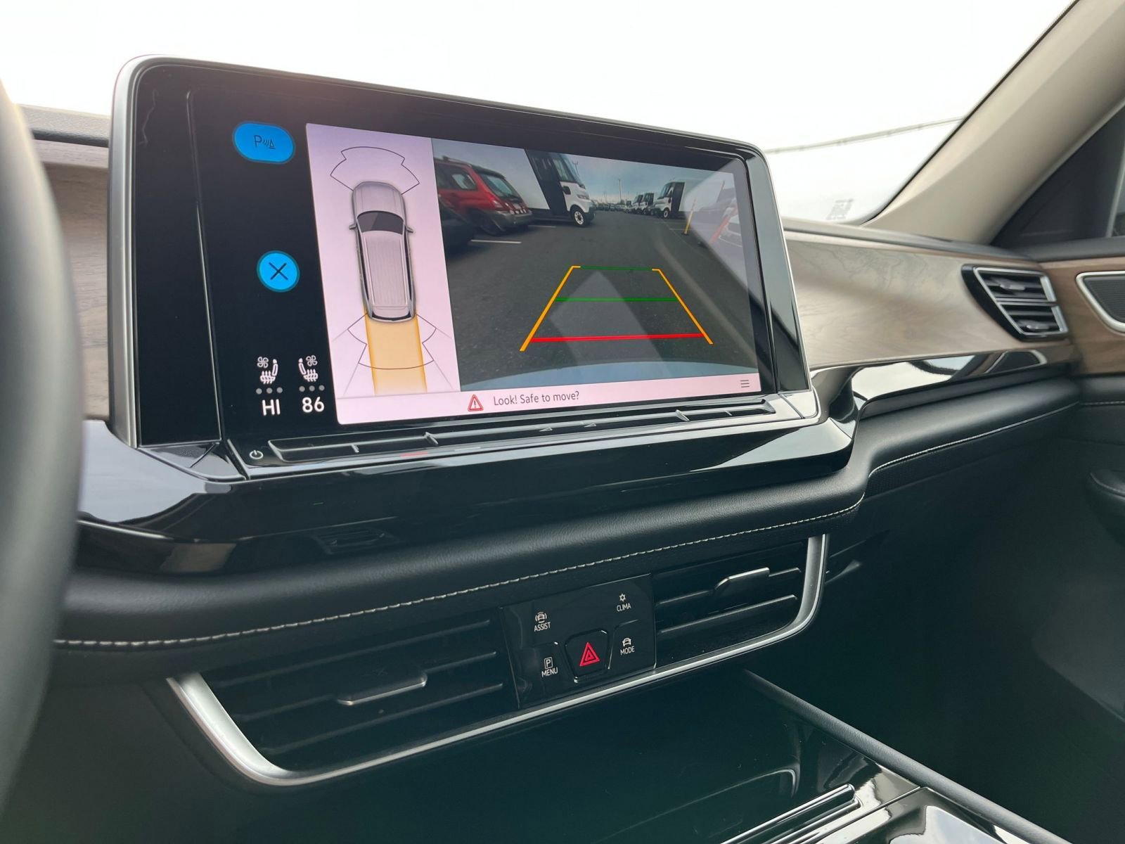 Used 2025 Volkswagen Atlas SE image 21