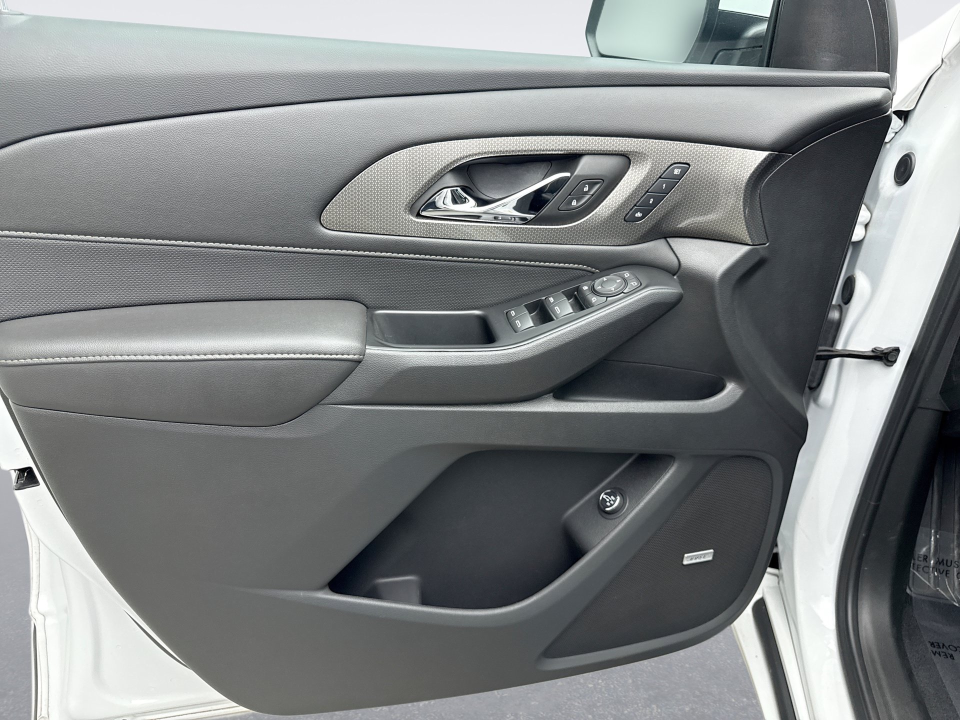 Used 2023 Chevrolet Traverse Premier AWD/4WD image 9