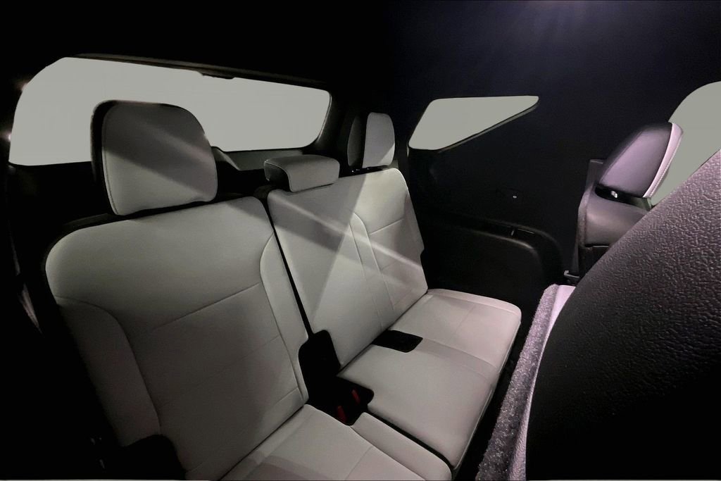 Used 2024 Chevrolet Traverse RS image 29