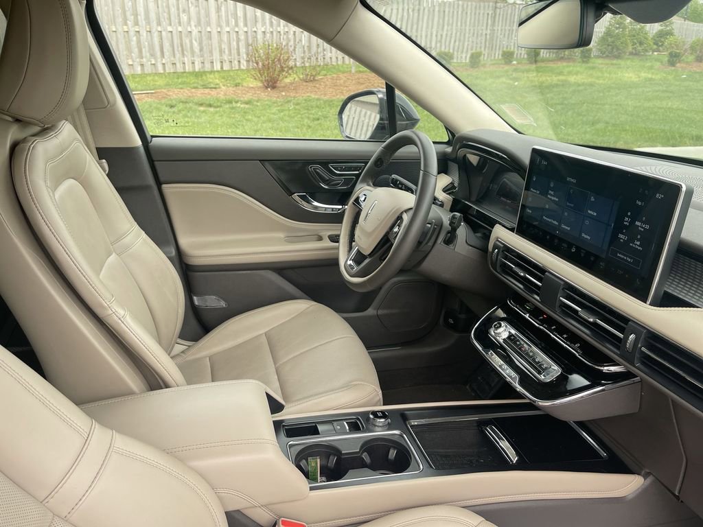 Used 2024 Lincoln Corsair AWD w/ Equipment Group 101A image 38