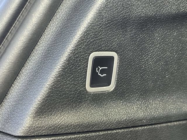 Used 2025 Chrysler Pacifica Select FWD image 21