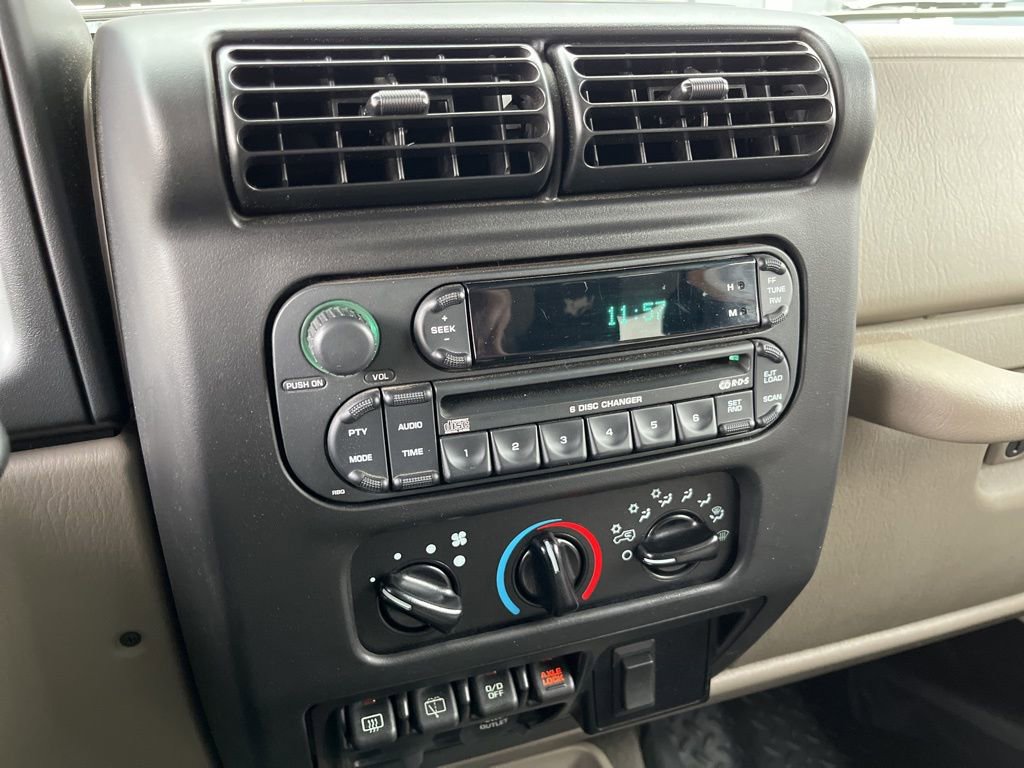 Used 2006 Jeep Wrangler Unlimited Rubicon AWD/4WD image 31