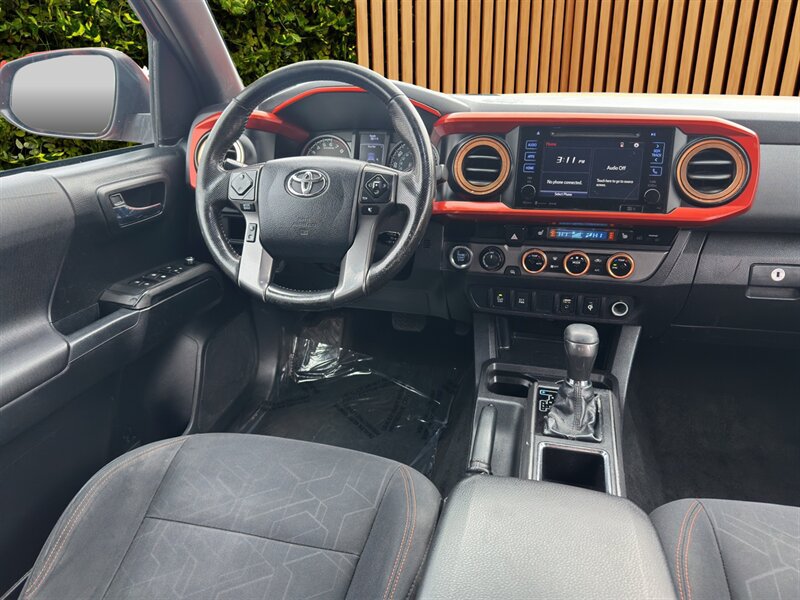 Used 2016 Toyota Tacoma TRD Sport AWD/4WD image 6