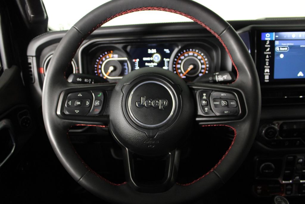 Used 2024 Jeep Gladiator Rubicon w/ Technology Group image 9