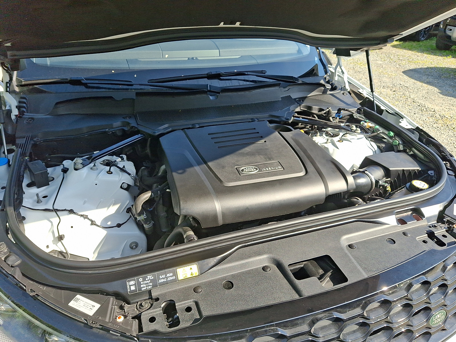 Certified 2025 Land Rover Discovery Dynamic SE AWD/4WD image 17