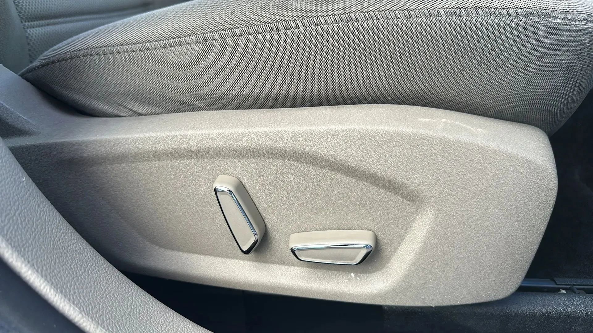 Used 2017 Ford Fusion SE FWD image 43