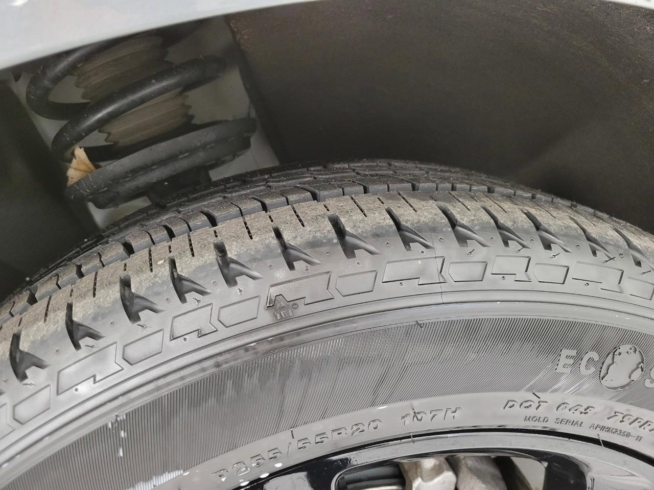 Used 2023 Buick Enclave Essence w/ Experience Buick Package image 4