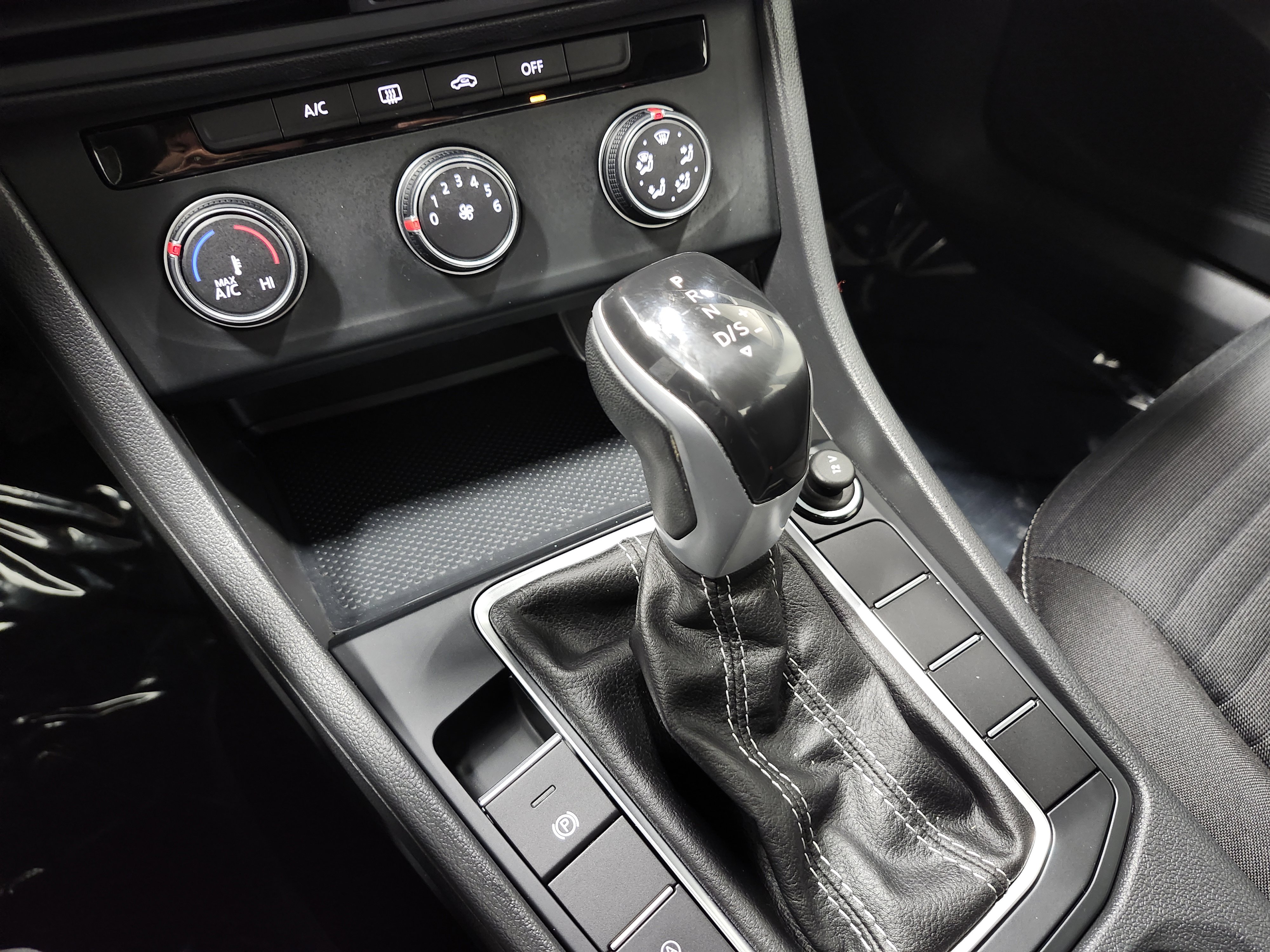 Used 2022 Volkswagen Jetta S image 8