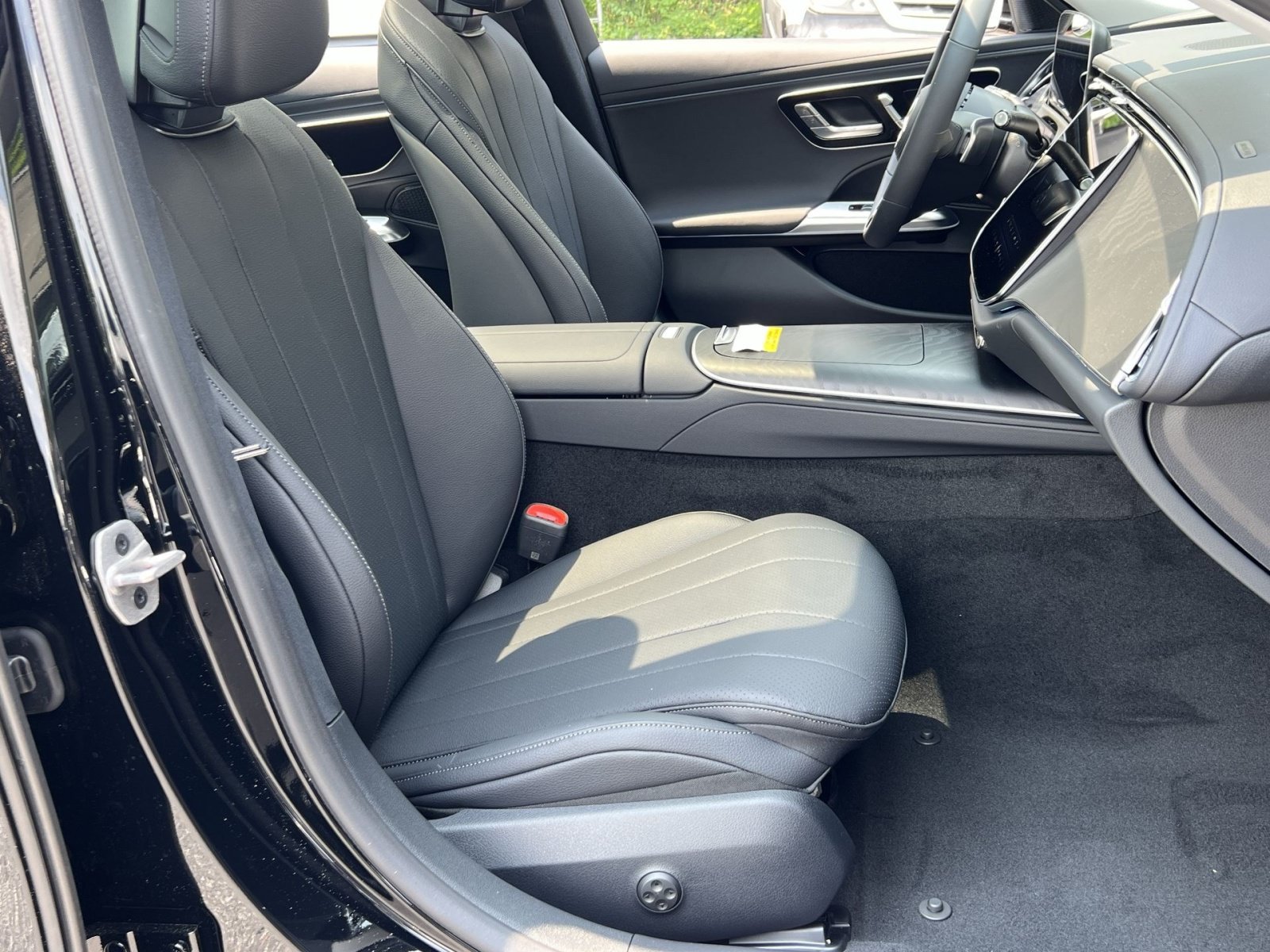 New 2026 Mercedes-Benz E 450 4MATIC Sedan image 33