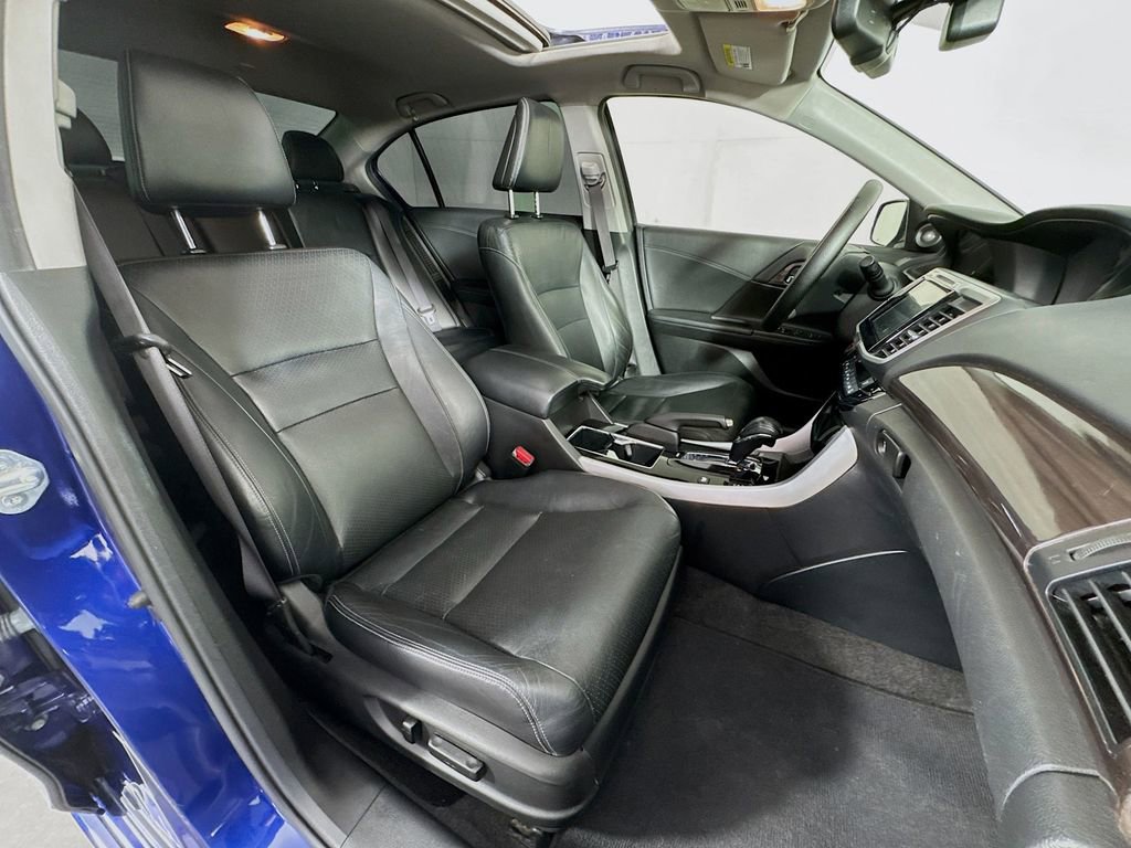 Used 2017 Honda Accord Touring image 37
