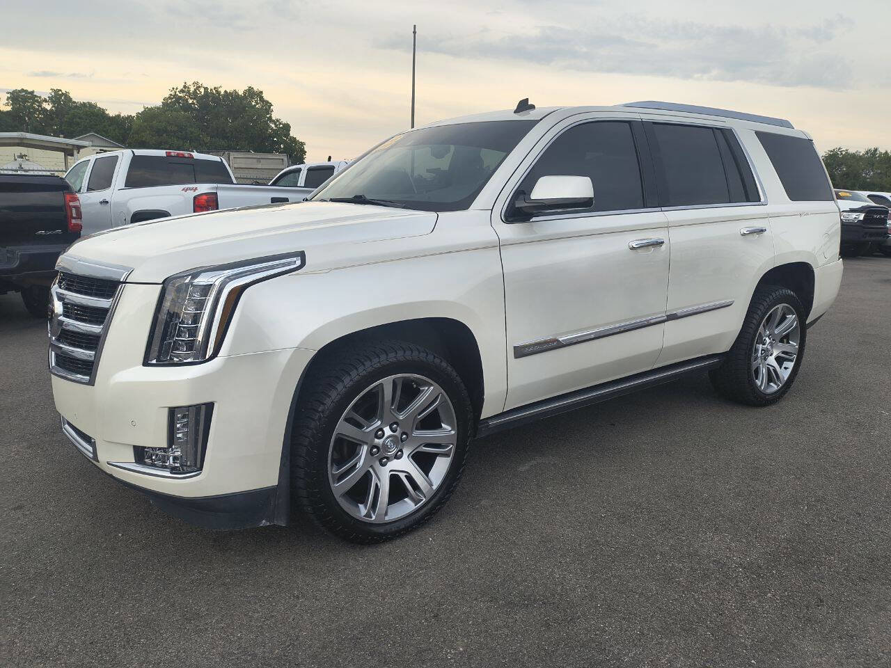 Used 2015 Cadillac Escalade Premium image 4