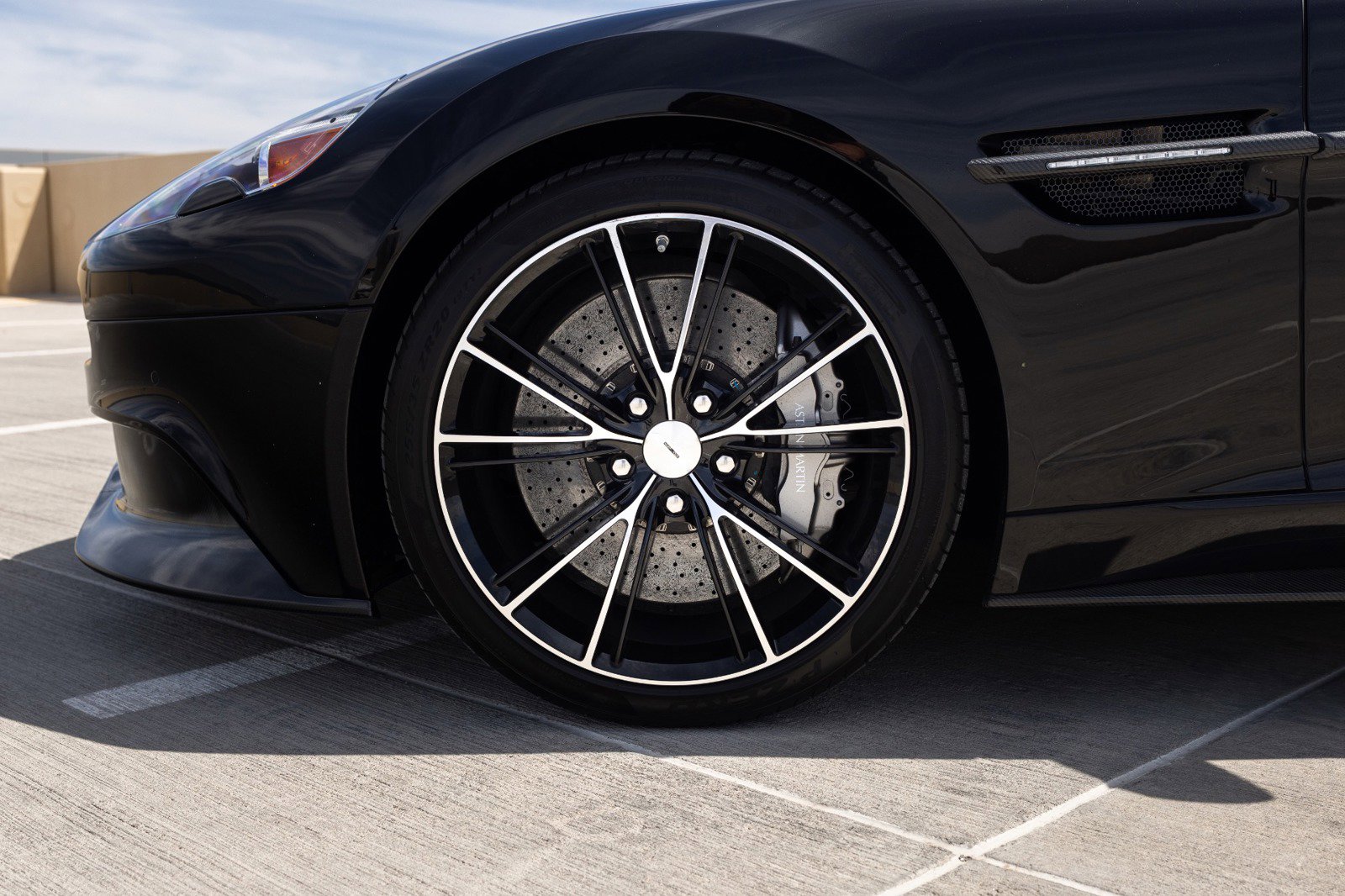 Used 2015 Aston Martin Vanquish Volante RWD image 14