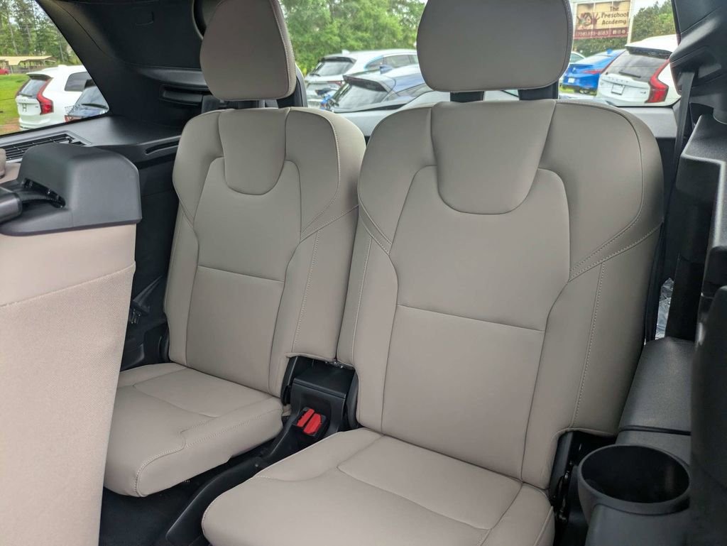 New 2026 Volvo XC90 B6 Plus w/ Protection Package Premier AWD/4WD image 15