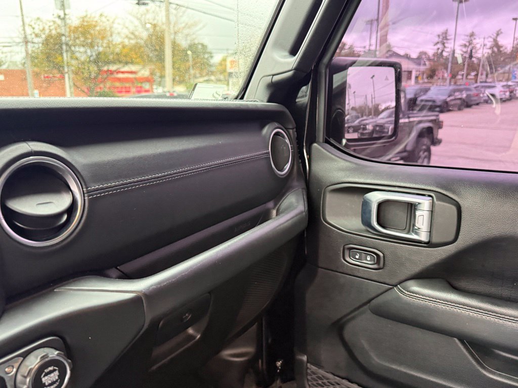 Used 2020 Jeep Gladiator Overland AWD/4WD image 23