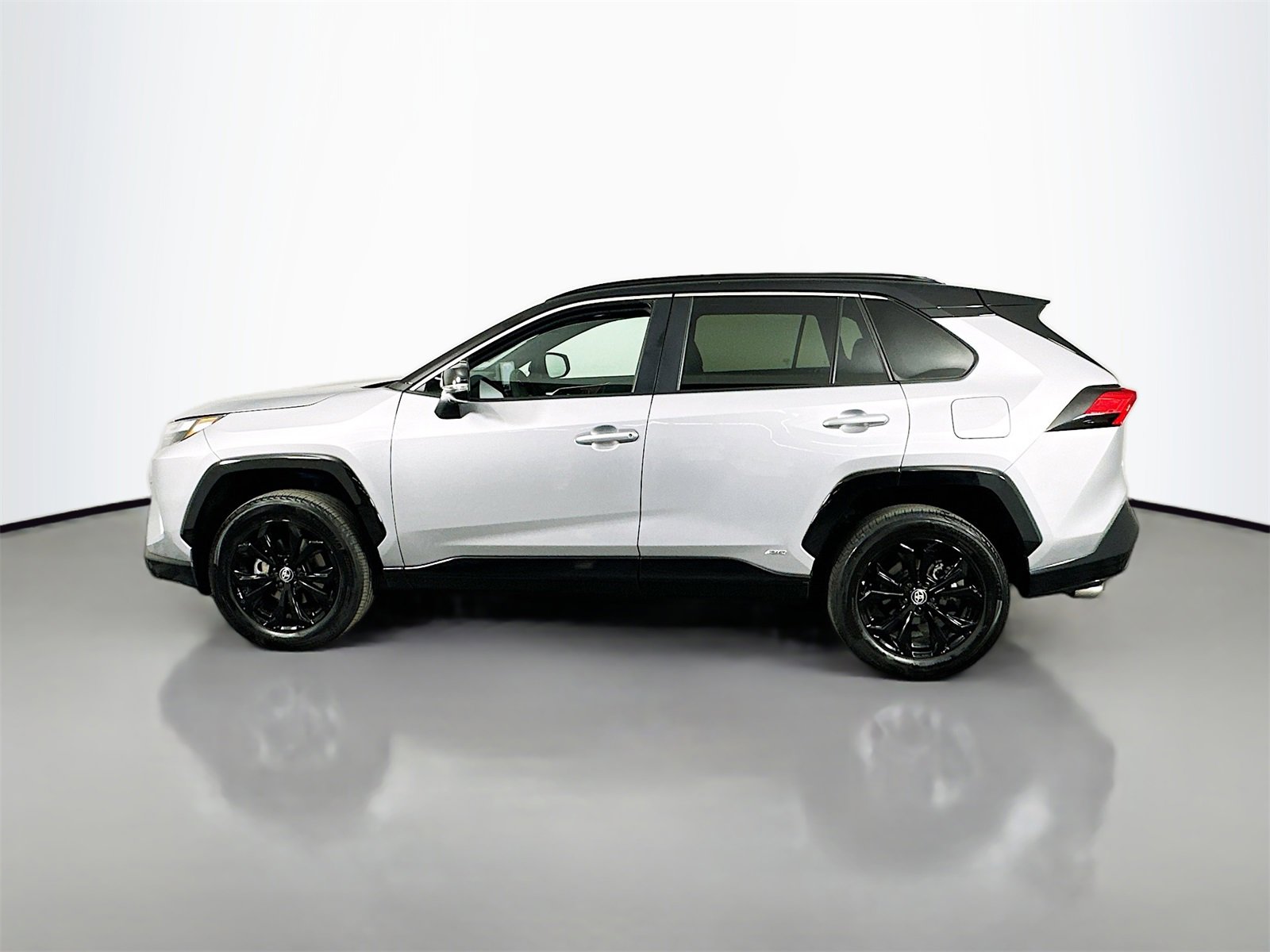 Used 2024 Toyota RAV4 XSE w/ Advanced Technology Package image 4