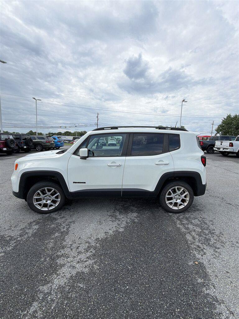 Used 2019 Jeep Renegade Latitude AWD/4WD image 8