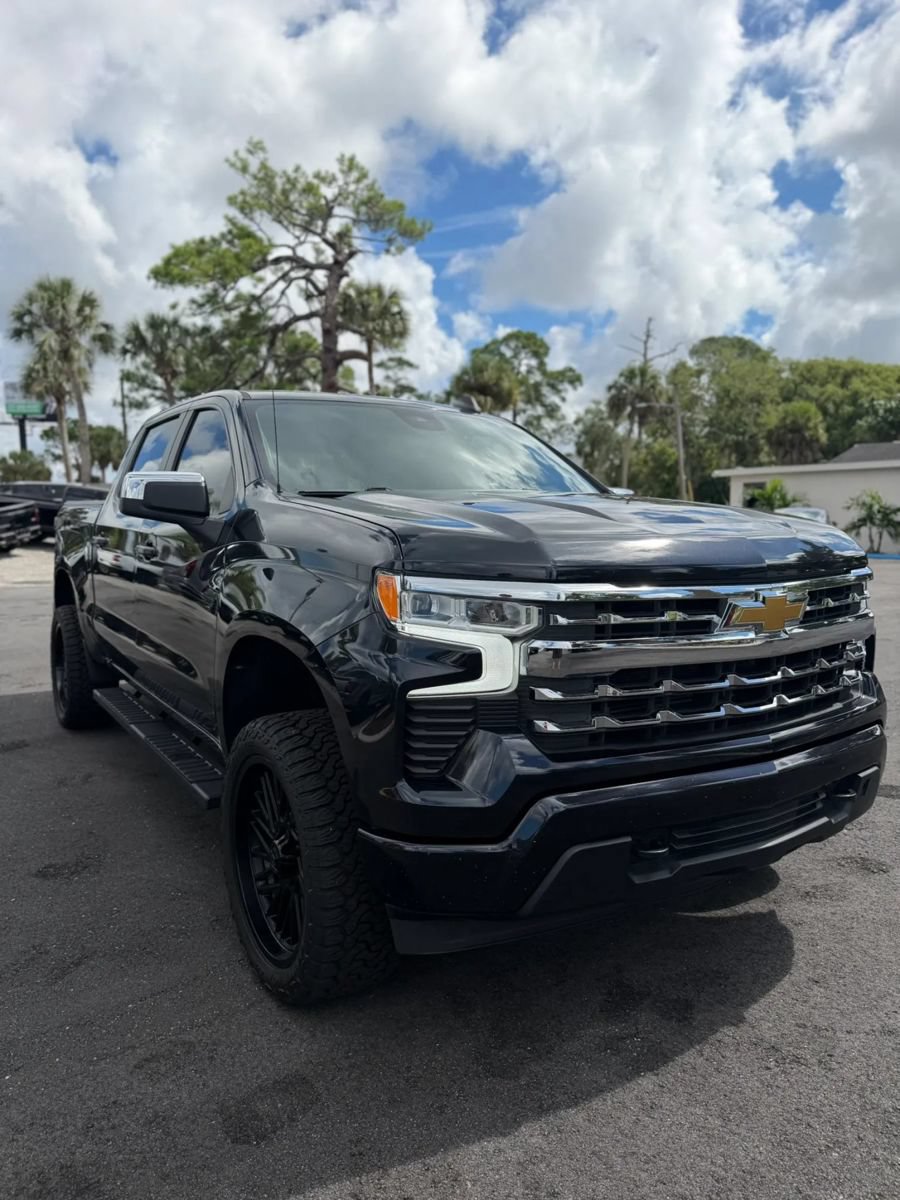 Used 2022 Chevrolet Silverado 1500 LT AWD/4WD image 3