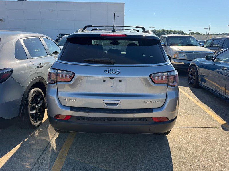 Used 2024 Jeep Compass Limited AWD/4WD image 2