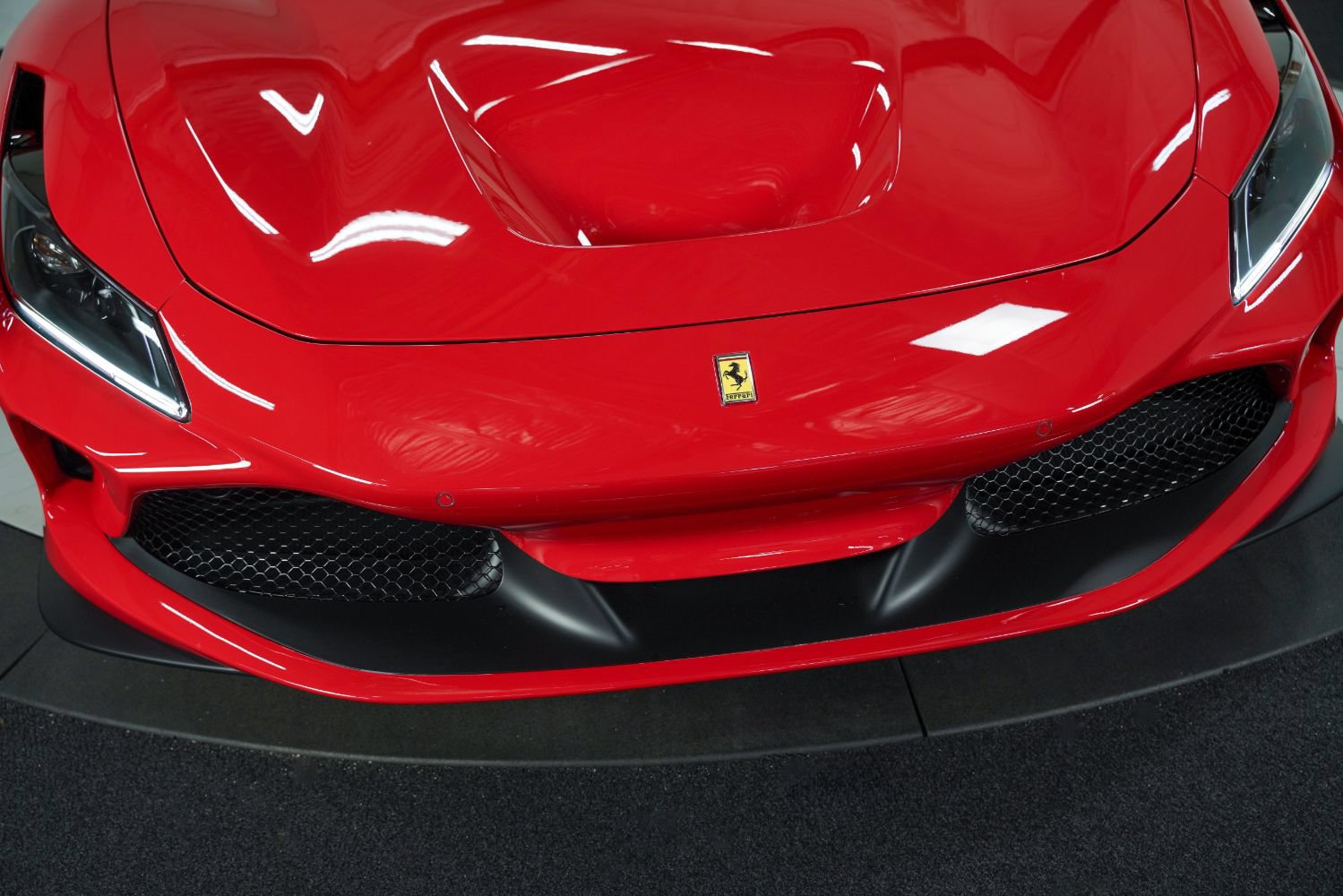 Used 2022 Ferrari F8 Tributo RWD image 14