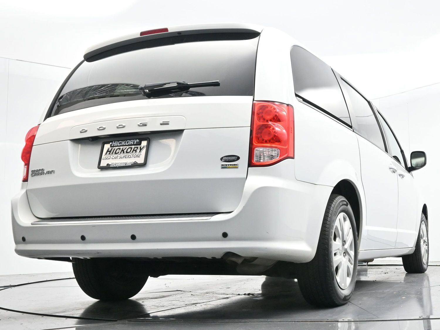 Used 2018 Dodge Grand Caravan SE w/ UConnect Hands-Free Group image 47