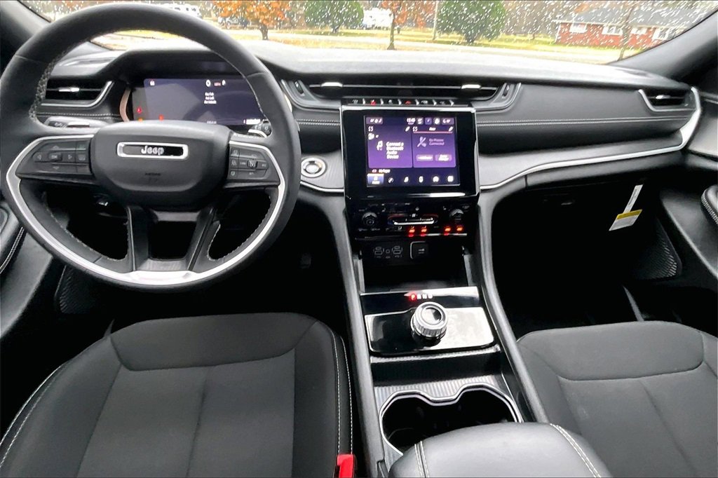 Used 2025 Jeep Grand Cherokee L Laredo w/ Luxury Tech Group I image 15