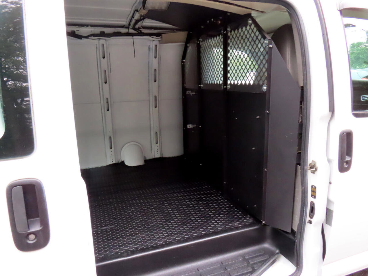 Used 2016 Chevrolet Express 2500 image 17