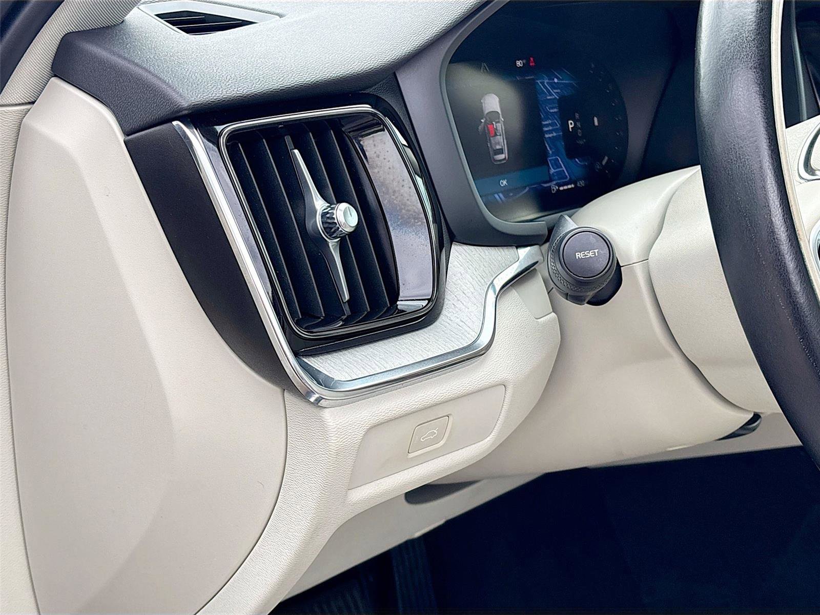 Used 2025 Volvo V60 B5 Cross Country Plus AWD/4WD image 10