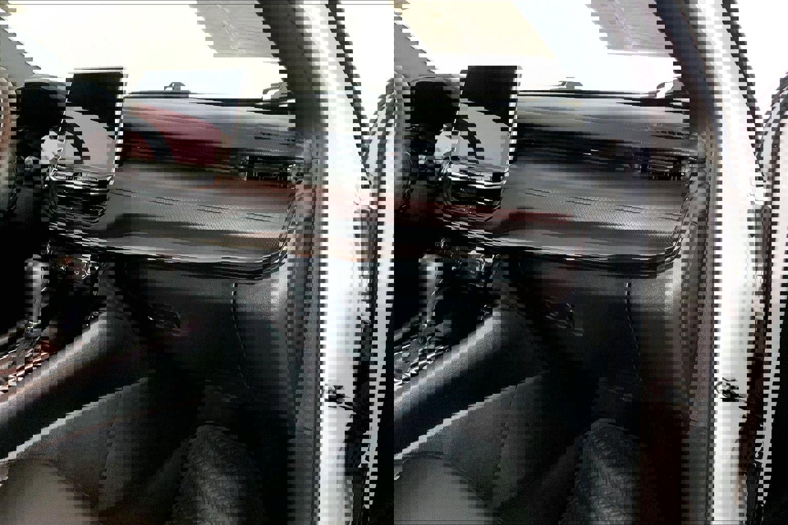 Used 2024 Jeep Compass Trailhawk image 16