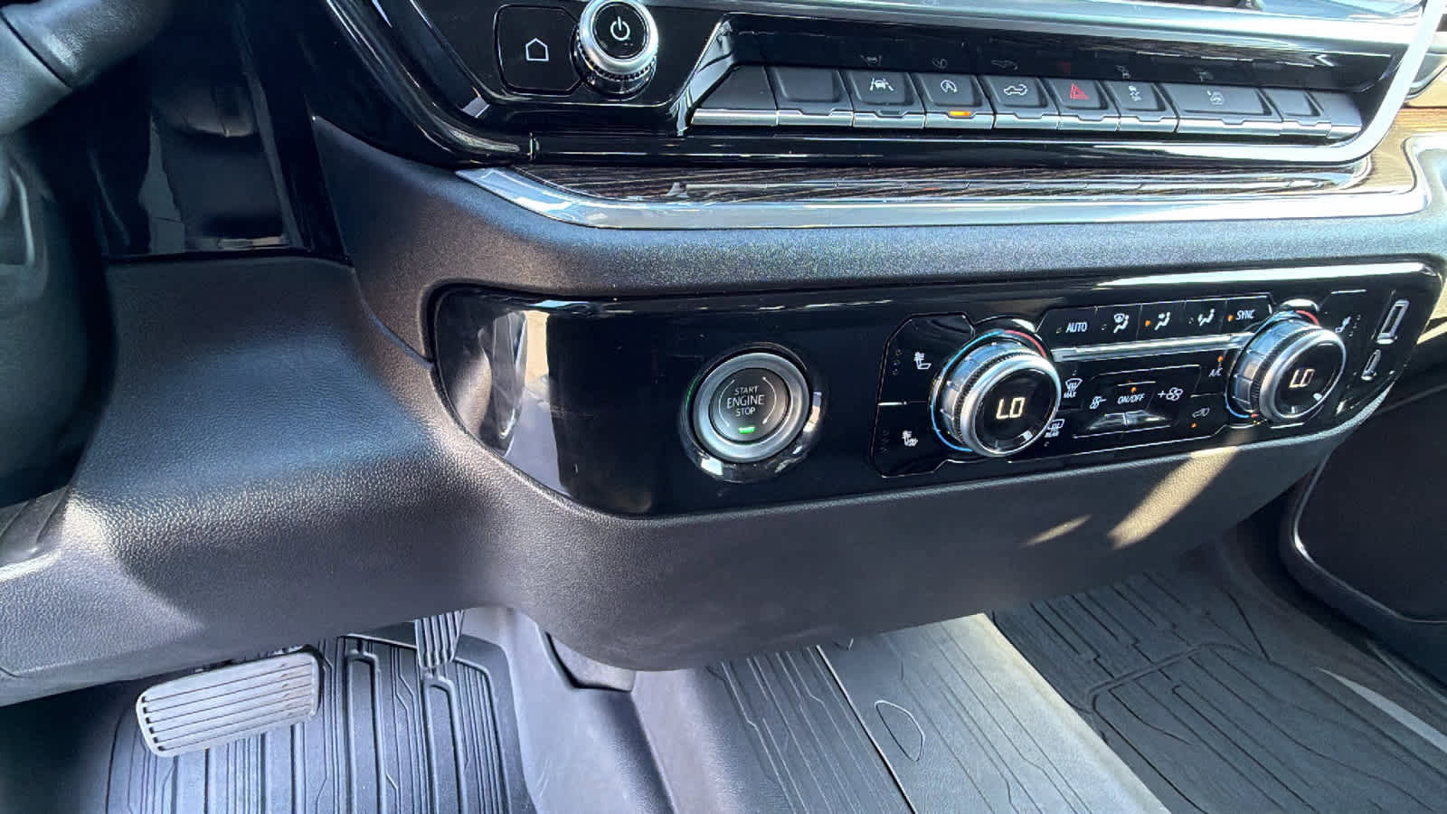 Used 2024 GMC Sierra 1500 Elevation w/ LPO, Elevation Black Package image 17