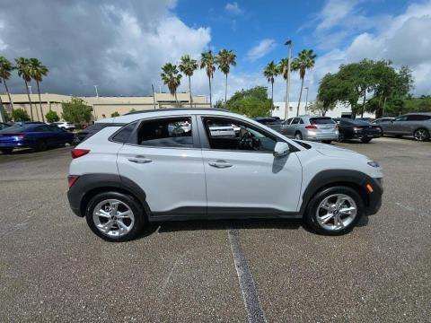 Used 2023 Hyundai Kona SEL w/ Cargo Package FWD image 5