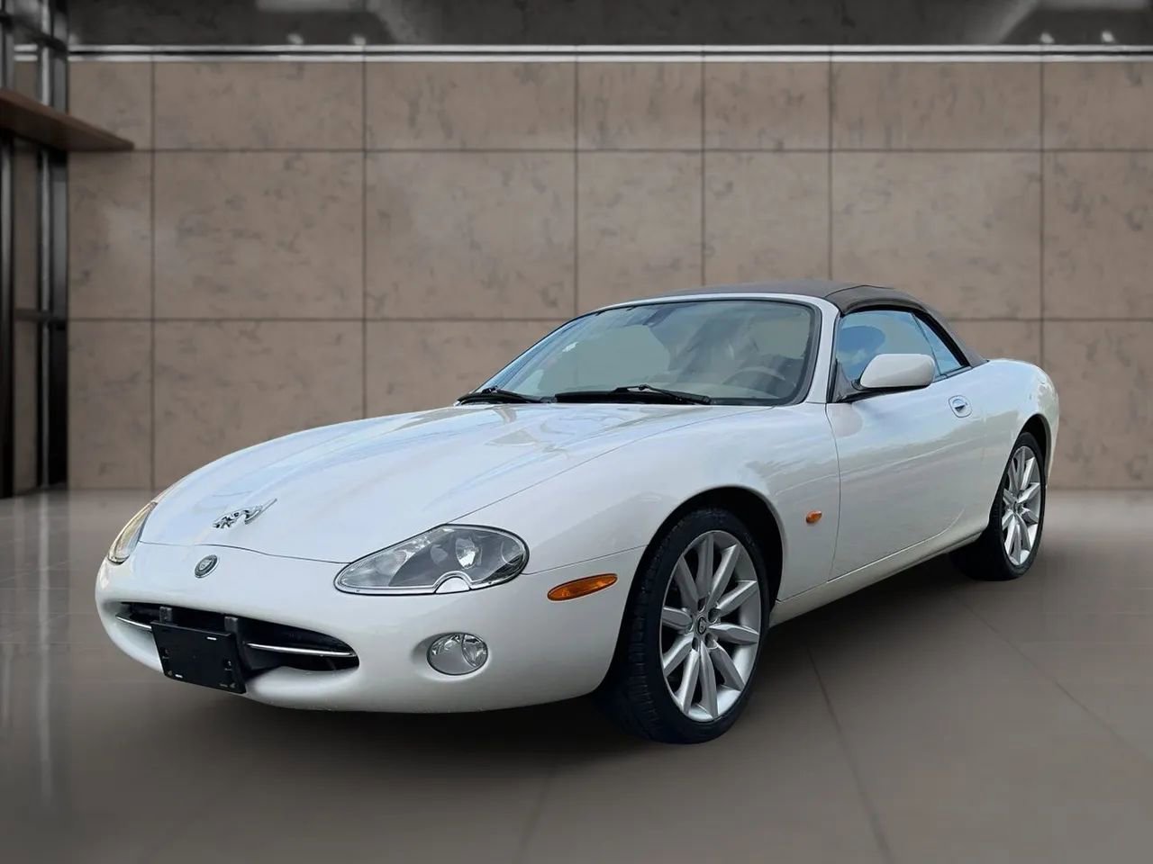 Used 2004 Jaguar XK8 Convertible image 3