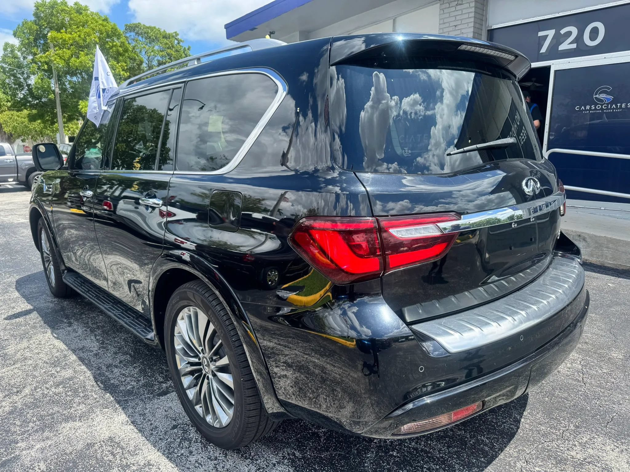 Used 2018 INFINITI QX80 4WD image 6