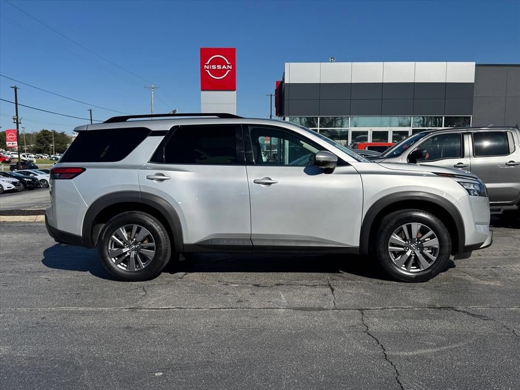 Certified 2024 Nissan Pathfinder SV image 2