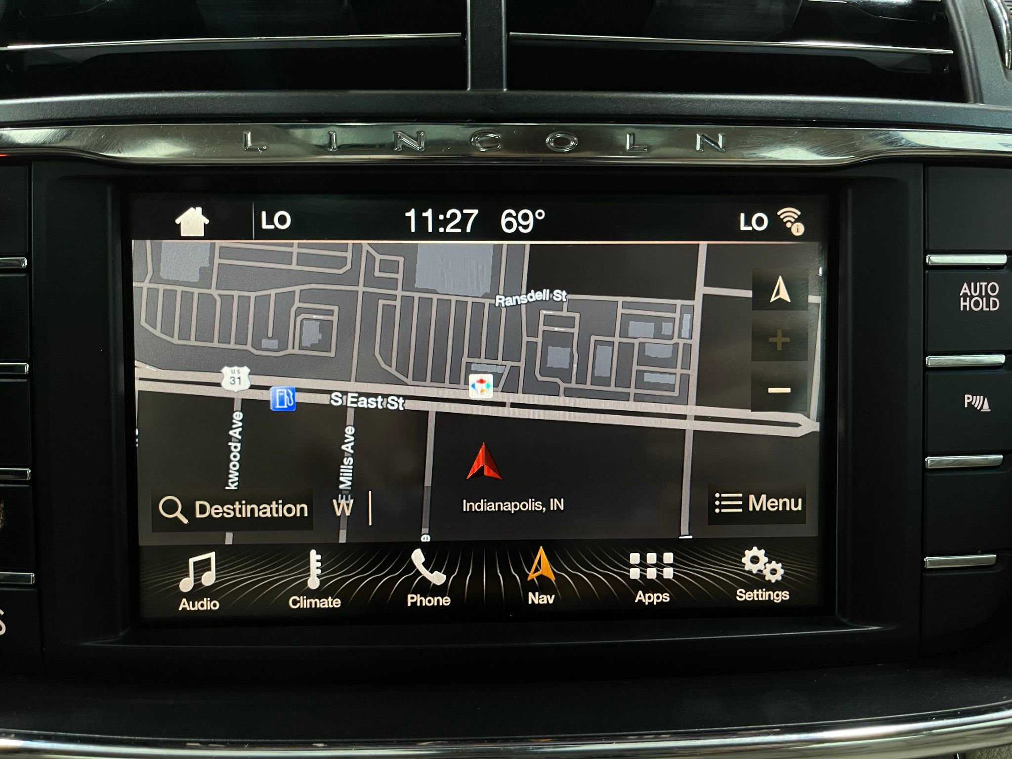 Used 2018 Lincoln Continental Select w/ Continental Climate Package image 10