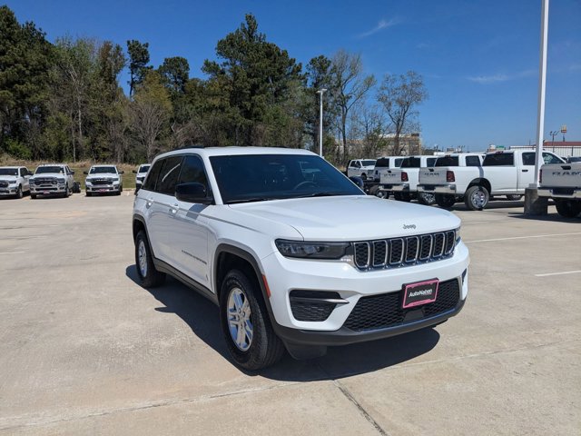 Used 2025 Jeep Grand Cherokee Laredo w/ MOPAR Finishing Package image 3