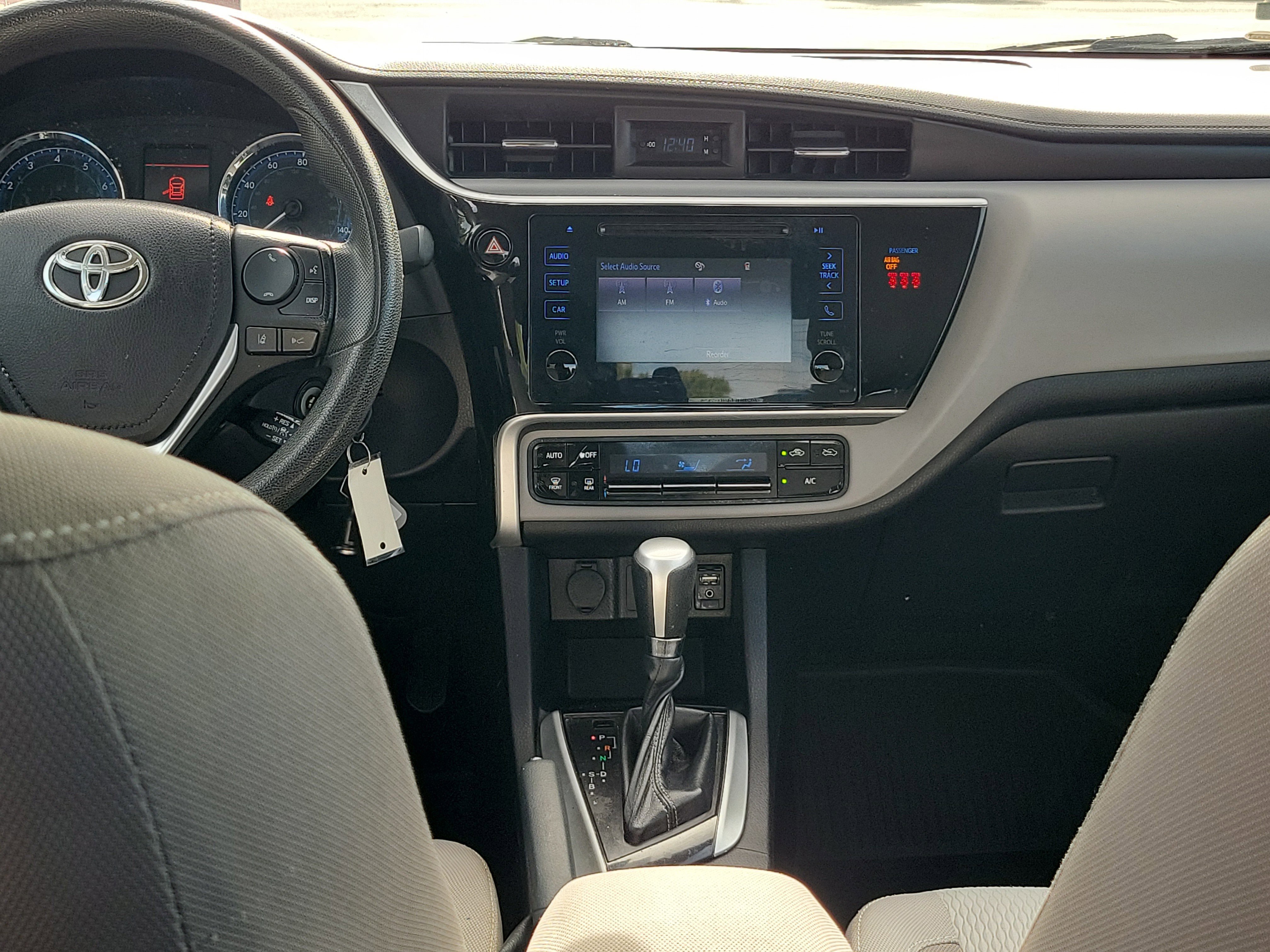 Used 2018 Toyota Corolla LE image 18