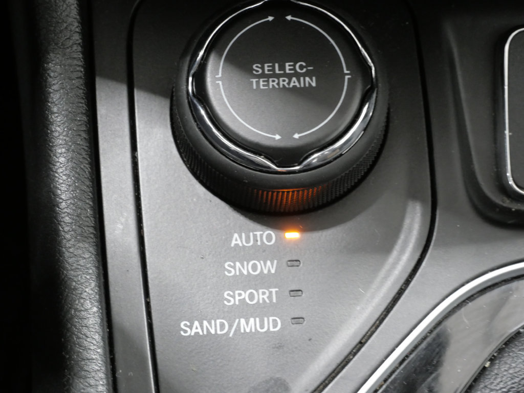 Used 2023 Jeep Cherokee Altitude Lux AWD/4WD image 21