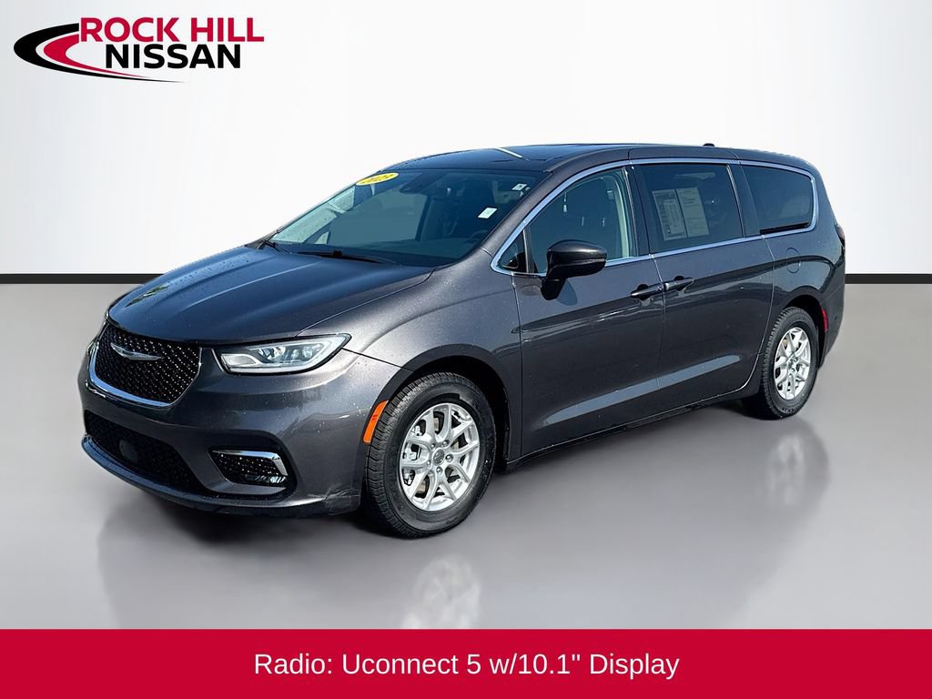 Used 2023 Chrysler Pacifica Touring-L FWD image 3
