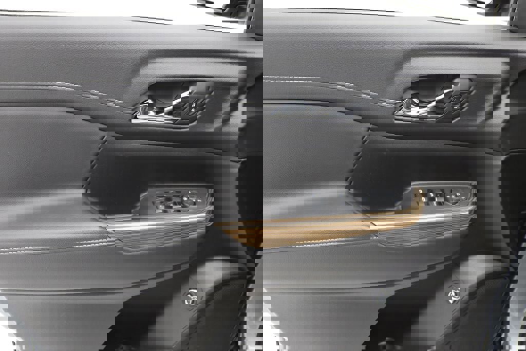 Used 2023 GMC Acadia SLE w/ Driver Convenience Package image 15