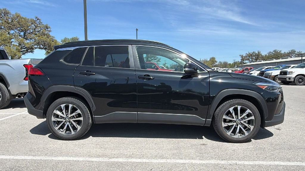 Certified 2025 Toyota Corolla Cross XLE image 4