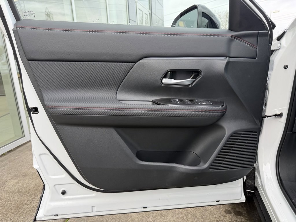 New 2026 Nissan Kicks SR w/ Cold Weather Package image 11