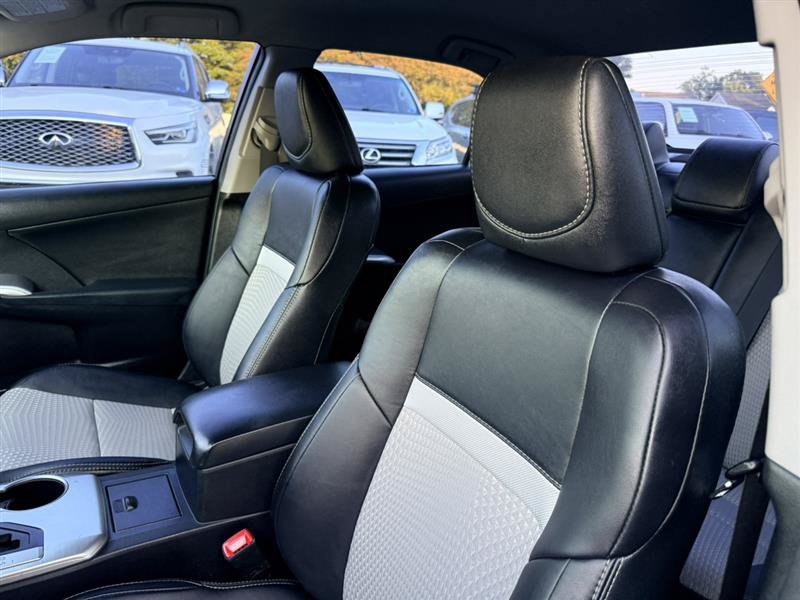 Used 2013 Toyota Camry SE w/ Preferred Accessory Pkg FWD image 24
