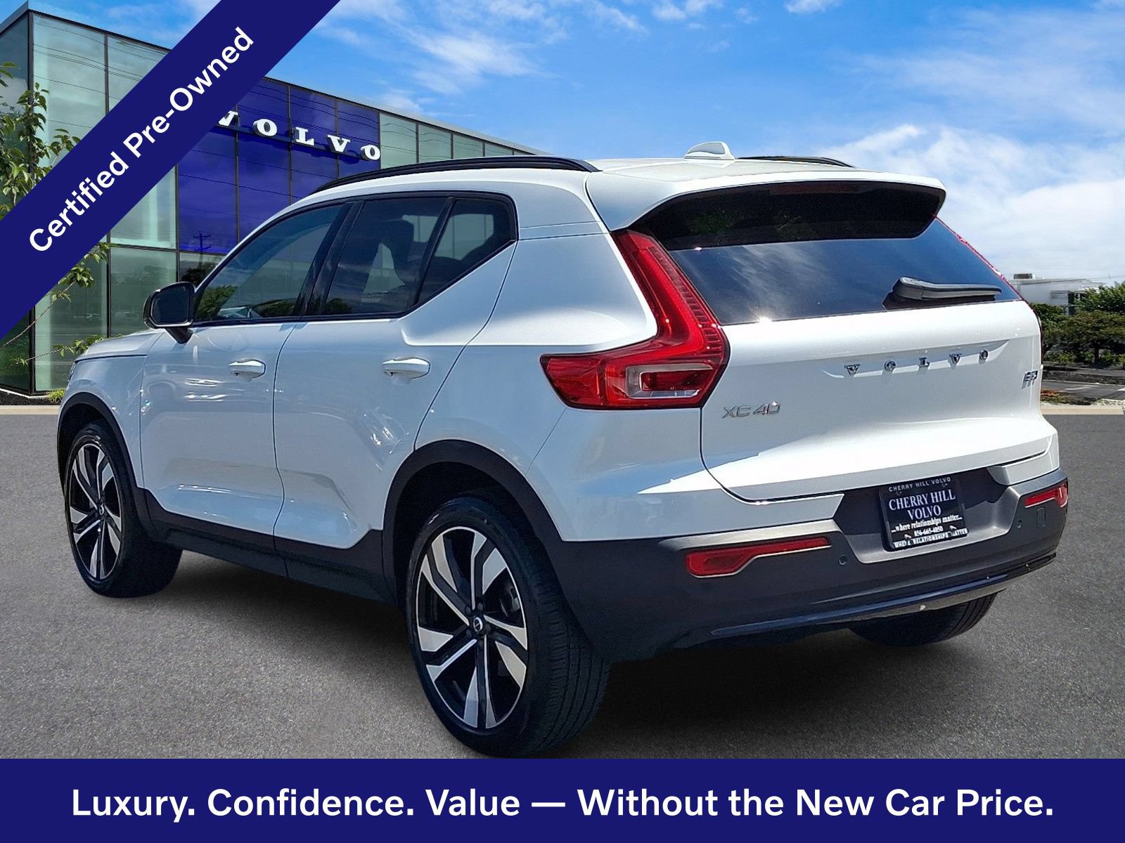Certified 2025 Volvo XC40 B5 Ultra AWD/4WD image 5
